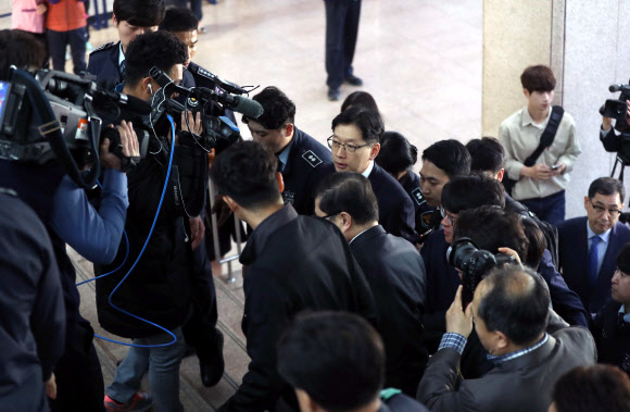 김경수 지사 출근