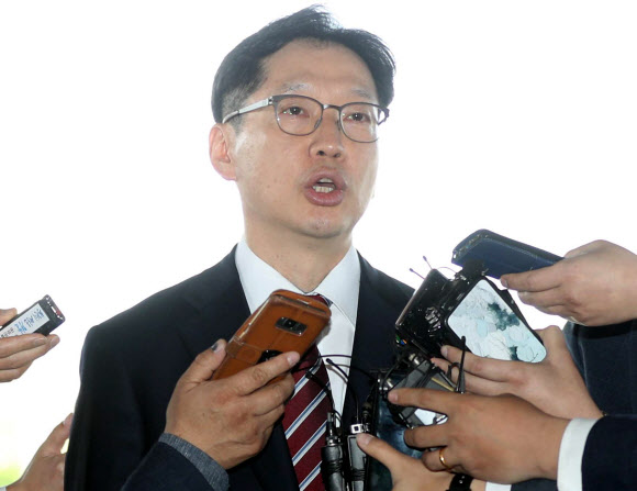 김경수 지사 출근