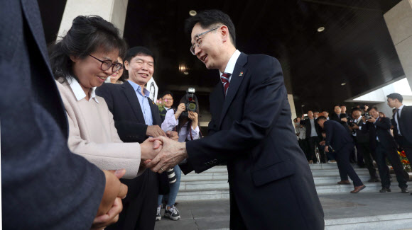 김경수 지사 78일 만에 출근길