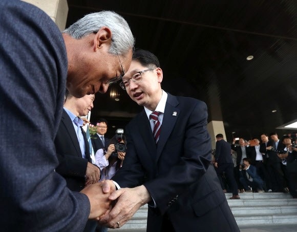 김경수 지사 78일 만에 출근길