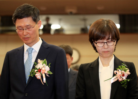 국민의례 하는 이미선-문형배