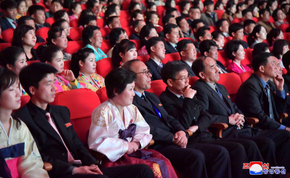 태양절 축하 예술공연