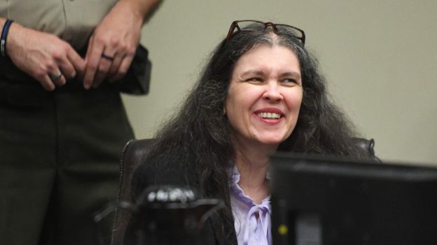 엄마 루이즈 터핀은 19일(현지시간) 법정에서 간간이 미소를 지어 보이기도 했다. 로스앤젤레스 AFP 연합뉴스