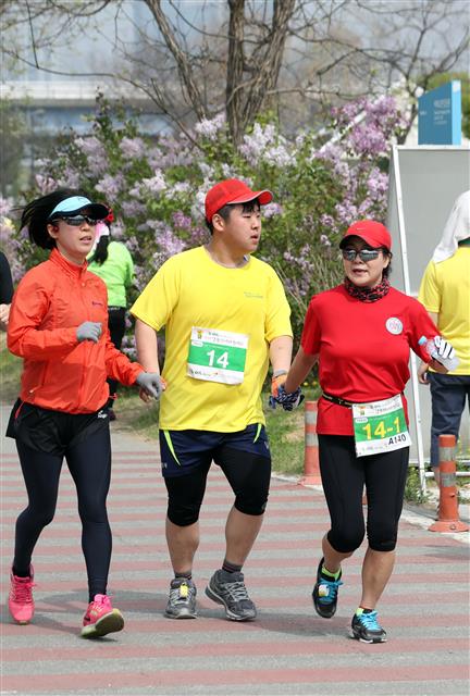 손 꼭잡고 완주