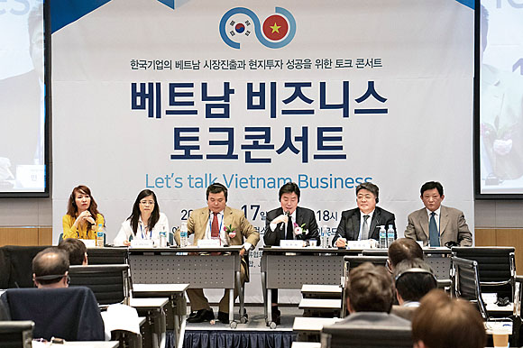 한국해외기술교류협회는 지난 17일 서울 여의도 전경련회관에서 ‘한국기업의 베트남 시장진출과 현지투자 성공을 위한 베트남 비즈니스 토크콘서트’를 개최했다.