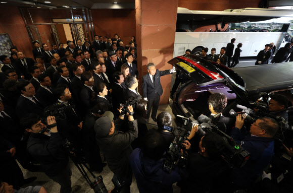 고 김홍일 전 의원 발인식 엄수