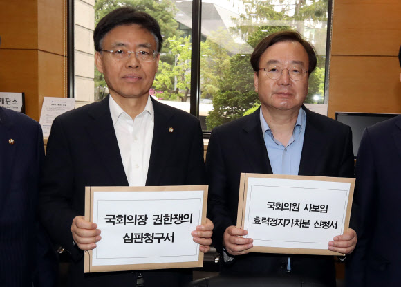 한국당, ‘오신환 사보임 무효’ 권한쟁의심판·효력정지가처분