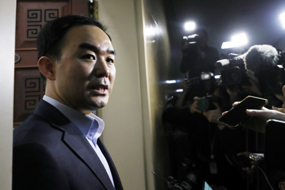 사개특위 회의장 나온 채이배 의원