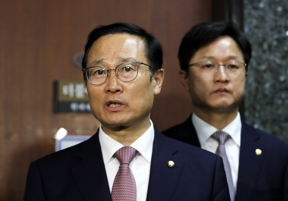 홍영표 ‘한국당 폭력행위 책임 물을 것’