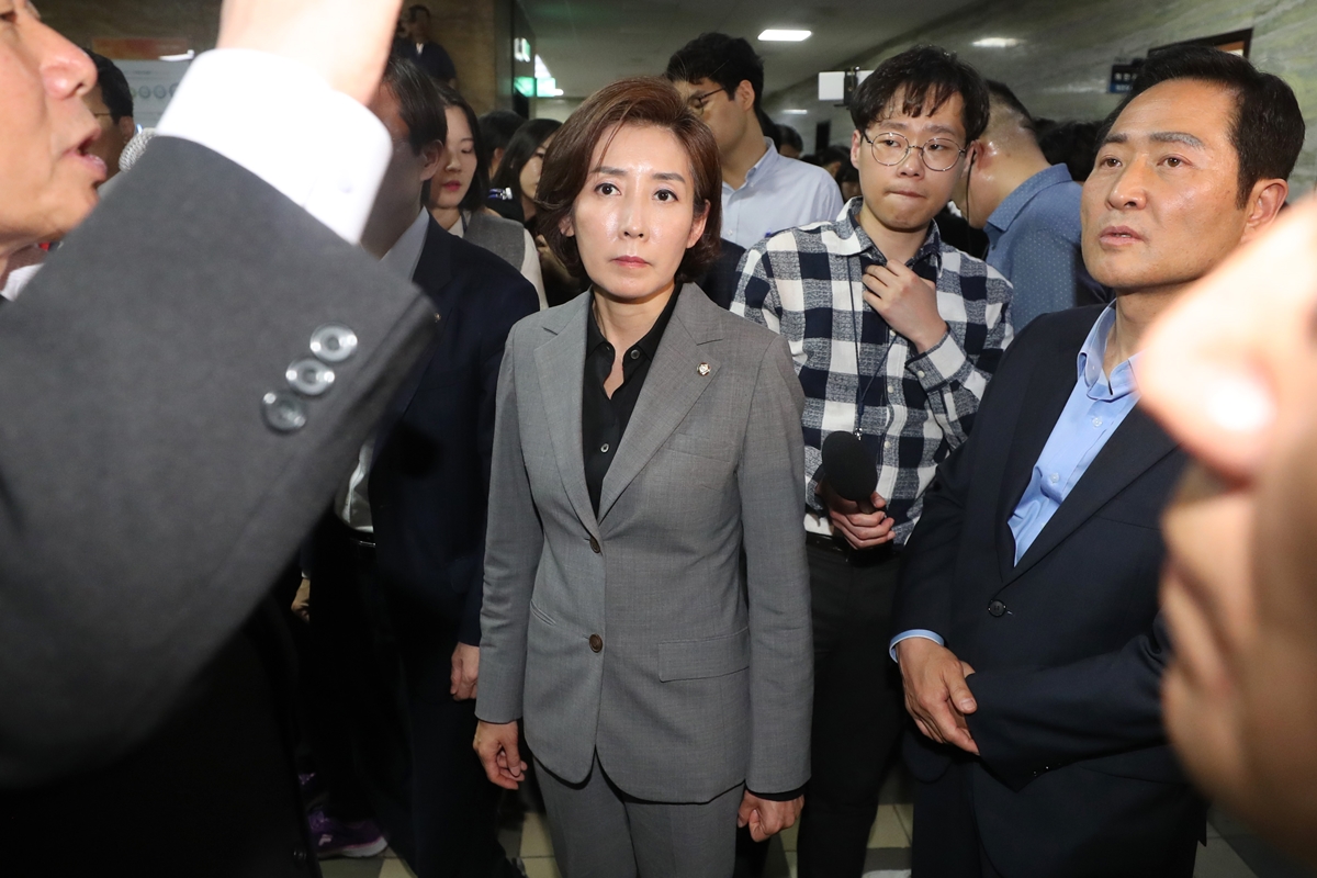 법안 접수에 당황한 자유한국당