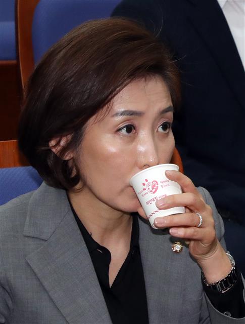 목축이는 나경원 원내대표