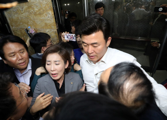 나경원과 마주친 홍영표