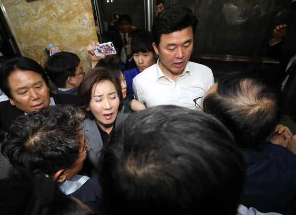 나경원과 마주친 홍영표