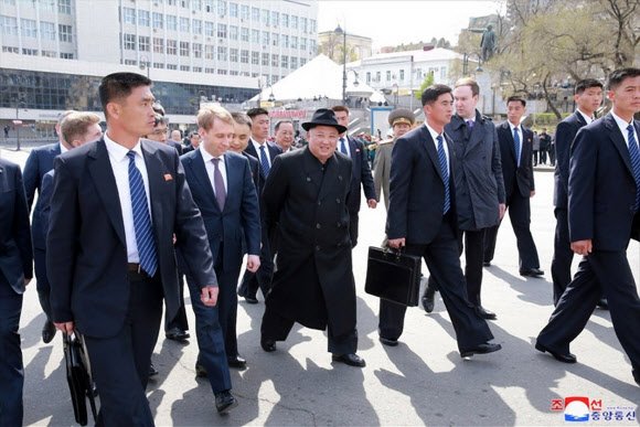 방러 마치고 귀국하는 김정은