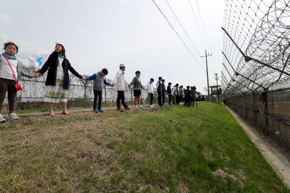 판문점선언 1주년 DMZ 평화손잡기