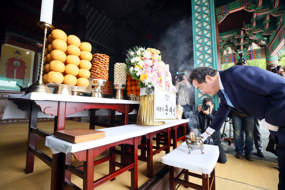 충무공 탄신 다례식 찾은 이낙연 총리