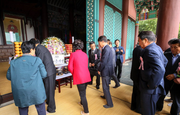 충무공 이순신을 찾아서