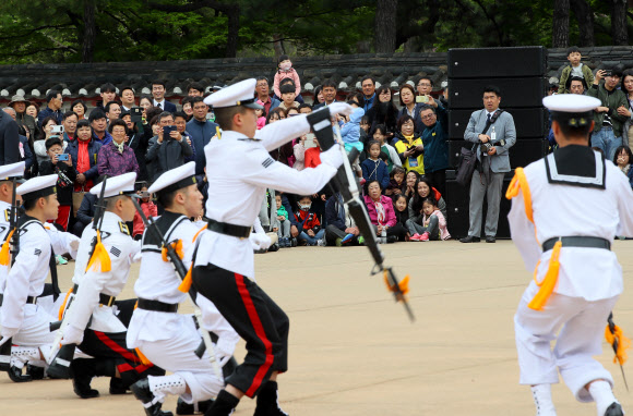 해군의장대 공연 관람