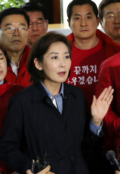 긴급기자회견하는 나경원