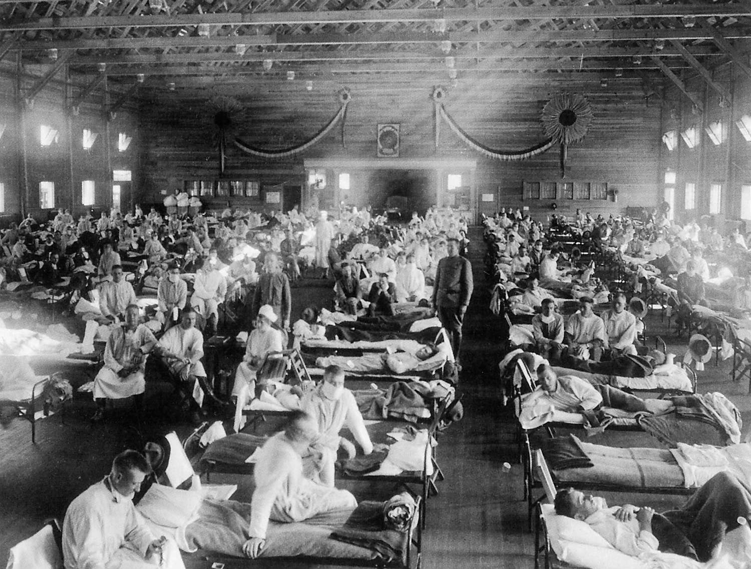 스페인독감이 유행했던 1918년 미군이 감염된 병사들을 분리해 관리하는 모습 미국 질병통제예방센터(CDC) 제공