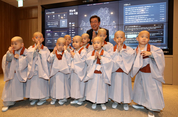 박원순 시장 만난 동자승들