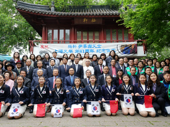 “윤봉길 의사님의 애국 정신 잊지 않겠습니다”