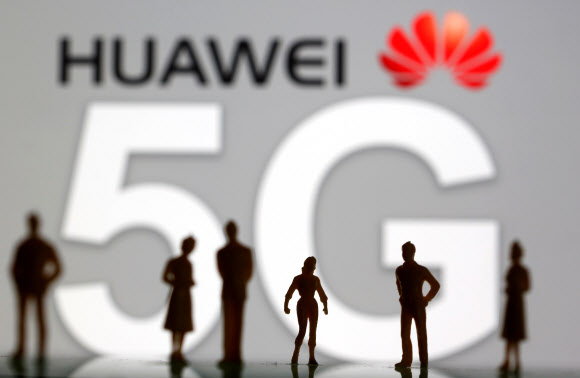 중국이 5G 관련 특허 수에서 세계 3분의 1을 차지하며 지배력을 과시하고 있다. 사진은 5G 관련 특허 세계 1위 기업에 오른 화웨이. 로이터 연합뉴스
