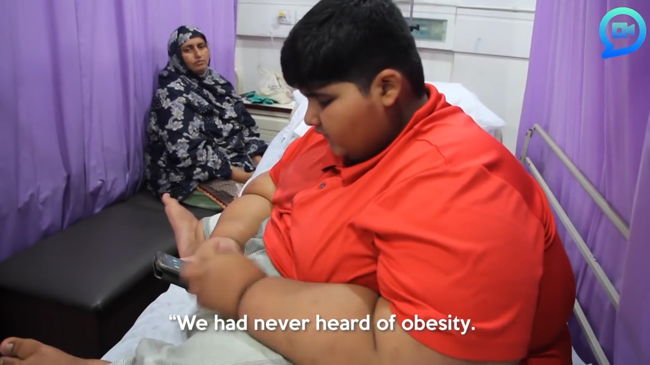 세상에서 가장 뚱뚱한 소년인 파키스탄 모하메드 아르브르(10)의 모습(유튜브 영상 캡처)