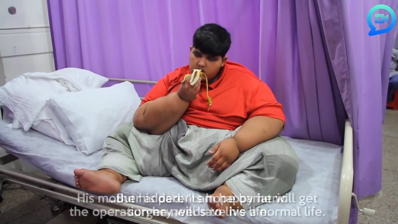 세상에서 가장 뚱뚱한 소년인 파키스탄 모하메드 아르브르(10)의 모습(유튜브 영상 캡처)