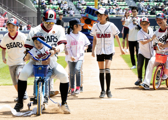 허경민 팀 릴레이 달리기 승리