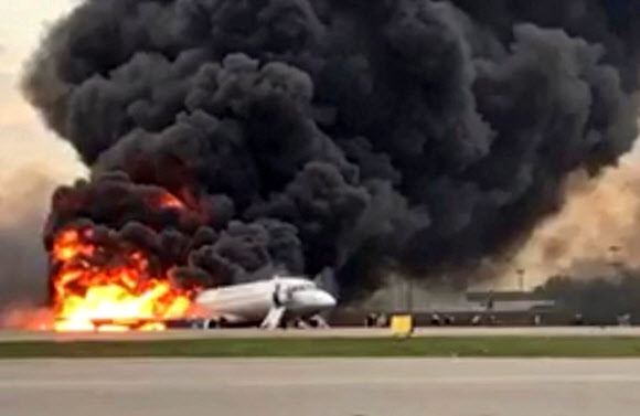 Sukhoi Superjet 100 lands with fire at Sheremetyevo airport