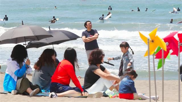 ‘햇살 좋은 연휴 마지막 제주 해변’