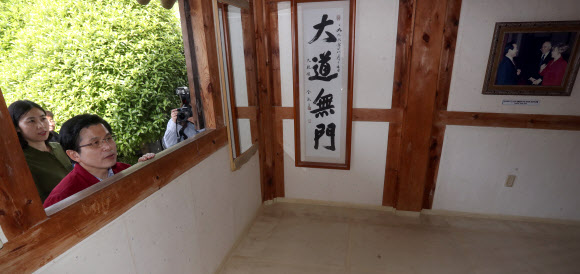 YS 생가 찾은 황교안 대표