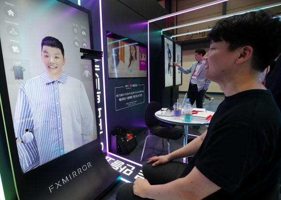 ‘AR로 미리 체험하는 패션’