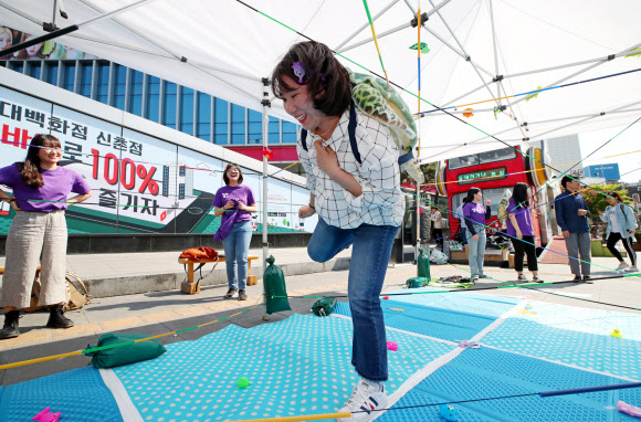 플라스틱 빨대로 고통받는 전지적 바다거북이 시점 체험