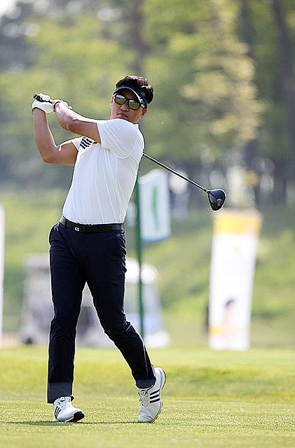 11일 인천 서구 드림파크CC에서 열린 제2회 휴온스 엘라비에 셀러브리티 프로암 골프대회에서 이승엽 전 야구선수가 드라이버 티샷을 날리고 있다. 2019.5.11 KPGA 제공