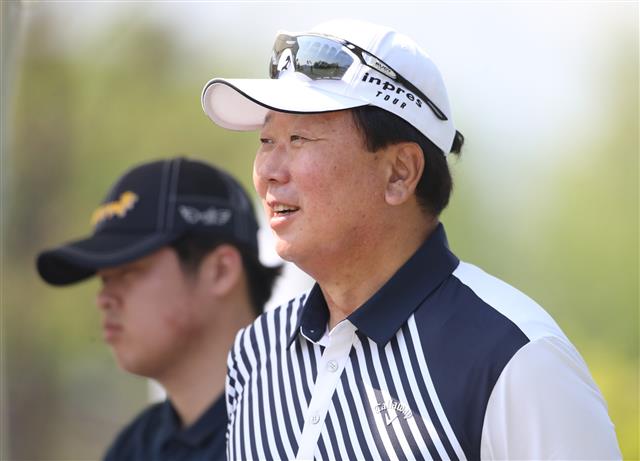 11일 인천 서구 드림파크CC에서 열린 제2회 휴온스 엘라비에 셀러브리티 프로암 골프대회에서 선동열 전 야구감독이 미소짓고 있다.  2019.5.11 KPGA 제공