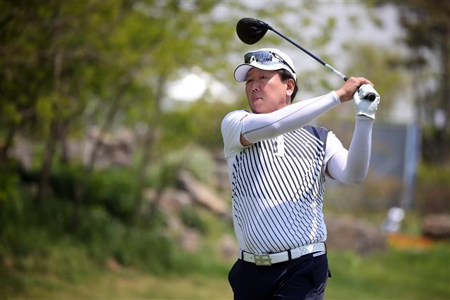 11일 인천 서구 드림파크CC에서 열린 제2회 휴온스 엘라비에 셀러브리티 프로암 골프대회에서 선동열 전 야구감독이 드라이버 티샷을 날리고 있다. 2019.5.11 KPGA 제공