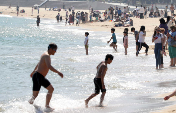 초여름 날씨 해운대 물놀이