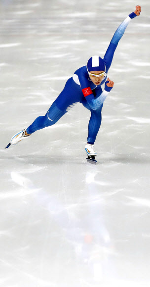 이상화가 자신의 마지막 올림픽이 된 지난해 2월 18일 평창대회 스피드스케이팅 여자 500m에서 역주를 펼치는 모습.  서울신문 DB
