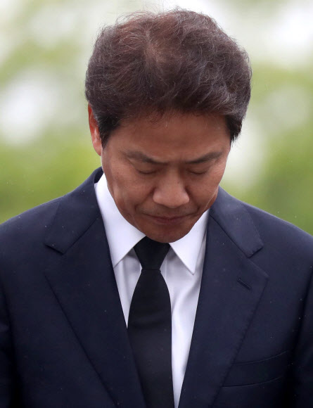 임종석 전 실장, 노무현 전 대통령 묘역 참배