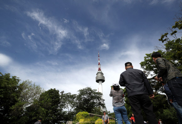 파란색 찾아가는 하늘