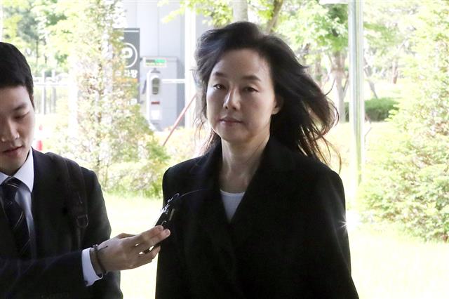 ‘세월호 특조위 방해’ 조윤선 전 정무수석 공판 출석