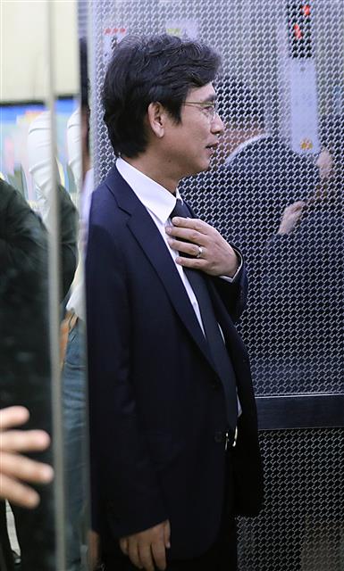 빈소 향하는 유시민 이사장