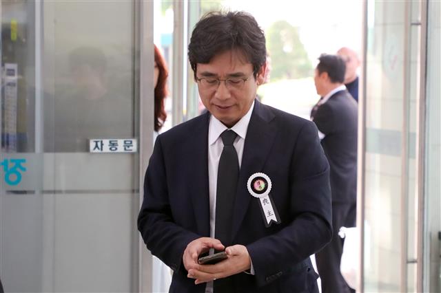 모친 빈소로 향하는 유시민 이사장