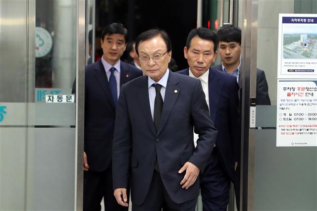 유시민 이사장 모친 빈소 찾은 이해찬 대표