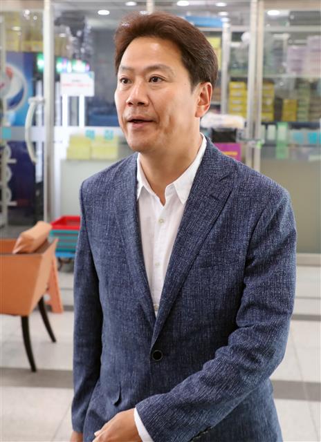 유시민 이사장 모친 빈소 향하는 임종석 전 비서실장