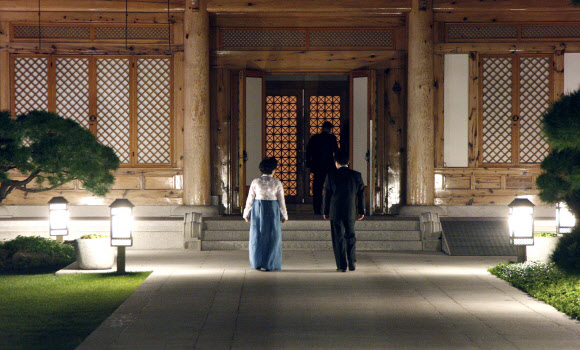 [고 노무현 대통령 미공개 사진] 공개행사 마치고 관저로