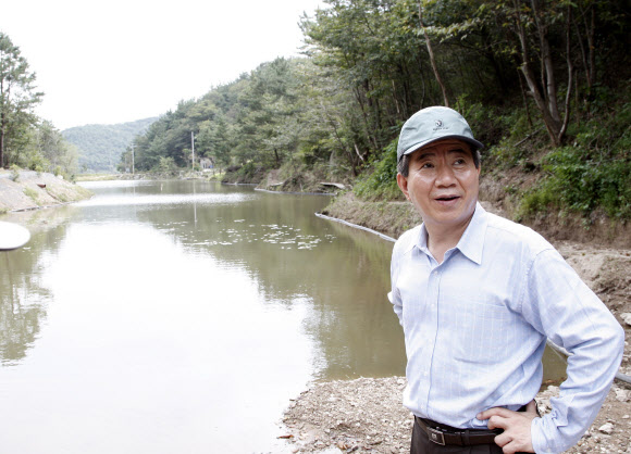 [고 노무현 대통령 미공개 사진] 봉하산 저수지에서