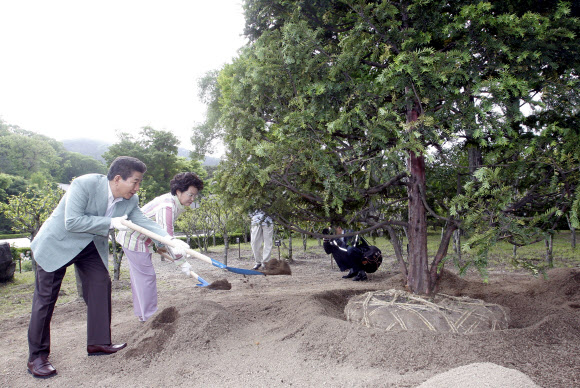 [고 노무현 대통령 미공개 사진] 광릉수목원 기념식수